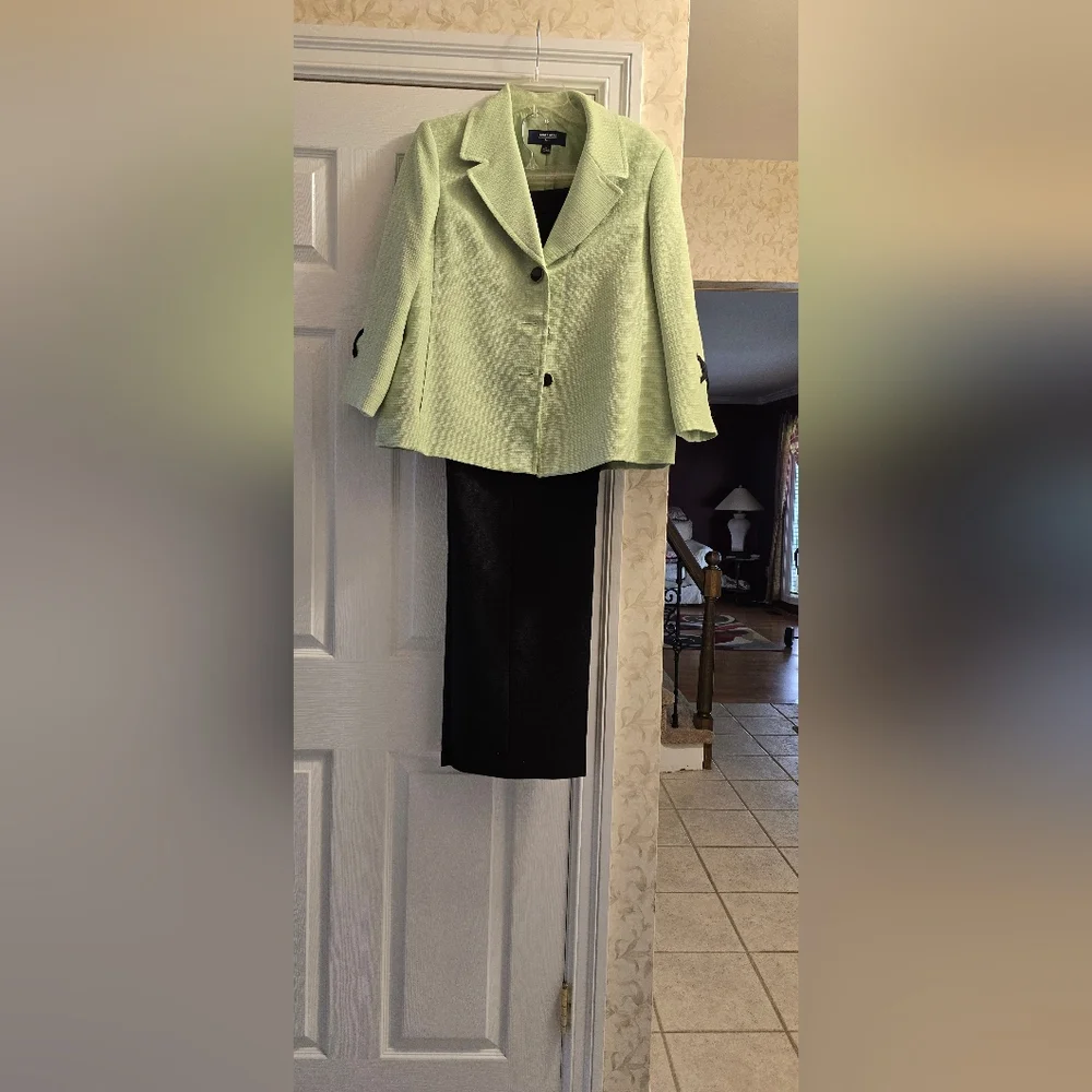 Suit - Picture 3 of 3